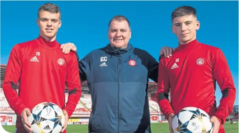  ??  ?? George Cairns flanked by two players who have come from Accies’ conveyor belt, Lewis Smith (left) and Liam Scullion