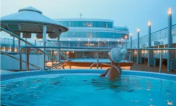  ??  ?? There are six hot tubs on Norwegian Jewel’s upper deck.