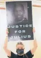  ?? DOUG HOKE/ THE OKLAHOMAN ?? Kellie Mogg holds a sign in support of Julius Jones on Wednesday.