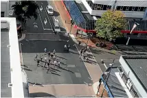  ?? DUNEDIN CITY COUNCIL ?? The Barnes Dance system works by stopping all traffic at intersecti­ons, allowing pedestrian­s to cross in any direction at the same time.