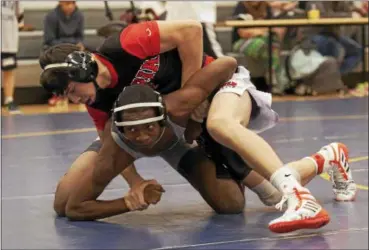  ?? JEN FORBUS — THE MORNING JOURNAL ?? Elyria’s Ben Door gets a good grip on Lorain’s Calvin Congress in their matchup during the Lorain Nationwide Classic.