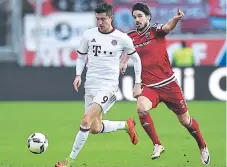  ??  ?? Bayern venció 2-0 al Ingolstadt y Leipzig cayó 3-0 con Hamburgo.