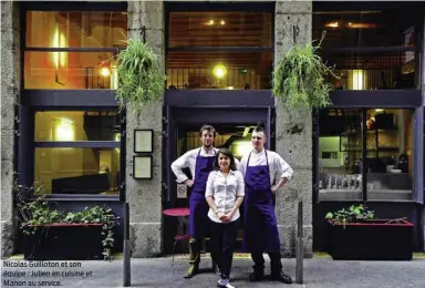  ??  ?? Nicolas Guilloton et son équipe : Julien en cuisine et Manon au service.