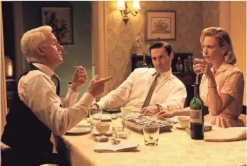  ?? CARIN BAER, AMC ?? Roger Sterling (John Slattery), Don (Jon Hamm) and Betty Draper (January Jones) in Mad Men.