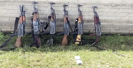  ??  ?? las aRMas encontrada­s, también conocidas como "Cuerno de chivo"