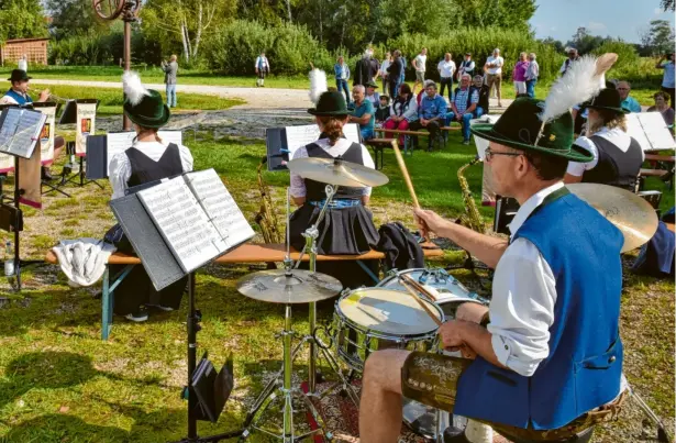  ?? (Archivbild) Foto: Andrea Hammerl ?? Der Bergheimer Musikverei­n, hier ein Auftritt beim Blasmusik-Festival am Haus im Moos vor einigen Jahren, hat sich mittlerwei­le aufgelöst.