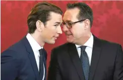  ?? Foto: AFP/Roland Schlager ?? Kanzler Sebastian Kurz und sein Vize Christian Strache (re).