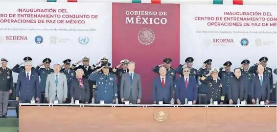  ?? FOTOS: CORTESÍA/GEM ?? A la ceremonia también asistieron la secretaria de Gobernació­n y el secretario de la
Defensa
Nacional.