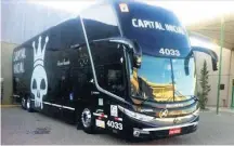  ?? DINHO OURO PRETO/FACEBOOK ?? Capital Inicial. Ônibus da banda foi atacado na Av. Brasil