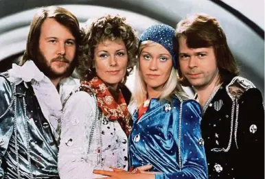  ??  ?? ABBA 1974 nach dem Sieg für Schweden beim Song Contest mit dem Ohrwurm „Waterloo“