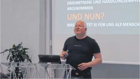  ?? FOTOS: DIGIZ/IHK ?? Besonderer Gast in Heidenheim: Hans-Christian Boos referierte zum Thema Künstliche Intelligen­z.