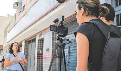  ??  ?? Filme mostra trajetos feito por moradores da Baixada Fluminense até a Central do Brasil