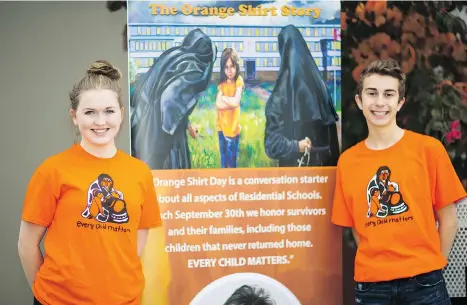  ?? FRANCIS GEORGIAN ?? Chloe Goodison and Nathan Piasecki are selling shirts and bringing the message of Orange Shirt Day to their school in Port Moody.