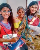  ??  ?? MAKING A DIFFERENCE: Akshita Maripeddi, Neha Jain and Kunal Pandey with the elderly