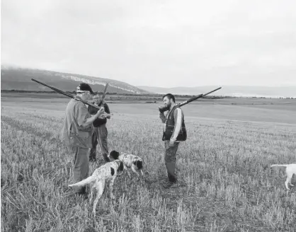  ?? Foto: Archivo ?? Cazadores, con sus perros.