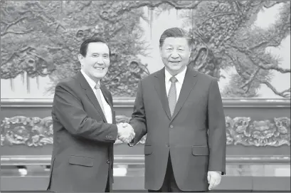  ?? ?? ▲ El presidente de China, Xi Jinping (derecha), durante el encuentro con Ma Ying-jeou en Pekín. Foto Ap