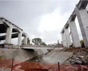  ?? JOHN DURÁN ?? El tramo norte de la carretera de Circunvala­ción es la obra que acumula la mayor cantidad de días de atraso.