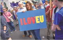  ?? Niklas Halle’n / AFP / Getty Images ?? European Union supporters gather in central London for a march demanding a referendum on the final Brexit deal.