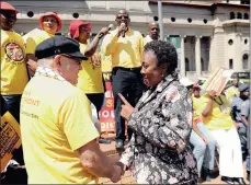  ?? PICTURE: ITUMELENG ENGLISH ?? MEET ‘N GREET: Ronnie Kasrils greets Gauteng legislatur­e Speaker Ntombi Mekgwe after he addressed a United Front march yesterday.