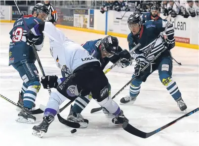  ?? Picture: Derek Black. ?? Dundee Stars and Braehead Clan battle for possession at this face-off in their clash at Dundee Ice Arena last night.