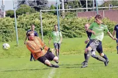  ?? FOTO: FLINTROP ?? Der Saisonstar­t der Eintracht glückte: In den ersten drei Spielen trafen die Emmericher 34 Mal – gegen BW Bienen II gelang zuletzt ein 6:1.