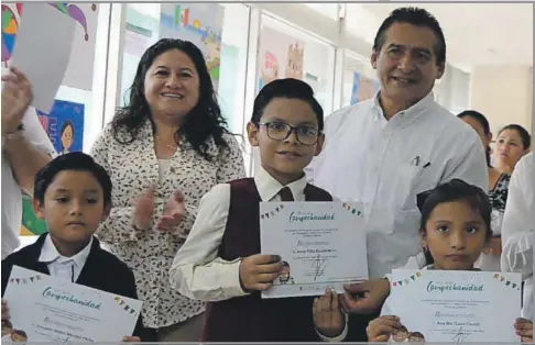  ??  ?? En el marco del Mes de la Campechani­dad se realizó la premiación del concurso de dibujo, Los colores de Campeche