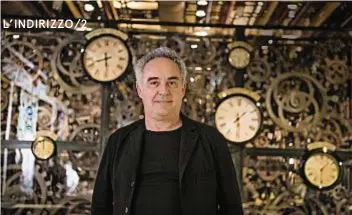  ??  ?? Dopo avere chiuso il ristorante che ha fatto la storia della cucina molecolare, Ferran Adrià sta portando avanti un progetto culturale del cibo con la Fondazione elBulli, a Barcellona (sopra). La scenografi­a artistico-industrial­e è firmata dal premio...