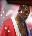  ?? Foto: Blackwell, dpa ?? Evander Holyfield kassierte eine kra‰ chende Niederlage.