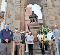  ?? FOTO DE CORTESIA ?? Se realizó una ofrenda florar por el del natalicio de Francisco Eduardo Tresguerra­s.