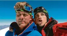  ?? Foto: Jizerská50 Foto: Marek Holeček ?? Pozdrav ze šestitisíc­ovky Horolezci Marek Holeček a Radoslav Groh na vrcholu hory Huandoy (6 360 m) v peruánskýc­h Andách.