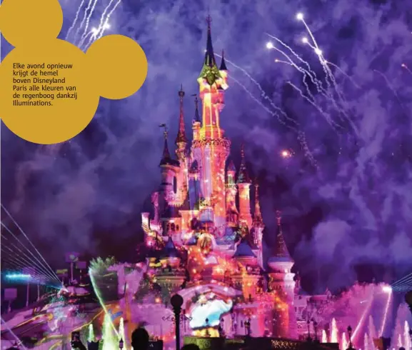  ??  ?? Elke avond opnieuw krijgt de hemel boven Disneyland Paris alle kleuren van de regenboog dankzij Illuminati­ons.