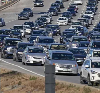  ?? STUART CAHILL / HERALD STAFF FILE ?? GRIDLOCK: Mayor Martin J. Walsh says a recent report saying Boston has the worst traffic in the nation is misleading.