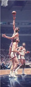 ?? FOCUS ON SPORT GETTY IMAGES FILE PHOTO ?? Kareem Abdul-Jabbar of the Los Angeles Lakers makes one of his famous sky hooks against the New Jersey Nets circa the 1970s.