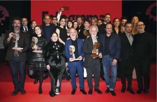  ?? ?? De izda. a dcha. y de delante a atrás: Luis Zahera, Carla Simón, Laura Galán, Javier Gutiérrez, Fernando Colomo, Luis Callejo, Alejandro Amenábar, Javier Cámara, José Luis Hervías, María Zamora, Rafa Portela, Omar Ayuso, Blanca Suárez, Greta Fernández, Ana Rujas, Blanca Portillo, Ernesto Alterio, Paco León,
Toni Acosta, Rodrigo Sorogoyen, Ester Expósito, Pepe Ripoll, Julio Medem y Juan Diego Botto.