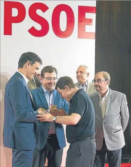  ?? JOSE MANUEL VIDAL / EFE ?? Pedro Sánchez, junto a los presidente­s Guillermo Fernández Vara, Emiliano García-Page y Javier Lambán