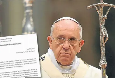  ?? FOTOS: AP Y AFP ?? SERIO. El documento con pedido de firmas fue bloqueado en el Vaticano.