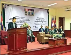  ?? SINGAPORE EMBASSY IN PHNOM PENH ?? Singaporea­n Ambassador Michael Tan speaks at the launch of the School Leadership Programme on Tuesday.