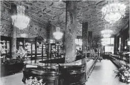  ?? ?? The lavish C.D. Peacock showroom in downtown Chicago in 1927.