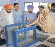  ?? HT PHOTO ?? Union minister Harsimrat Kaur Badal inspecting honey production at a centre in Kheri village in Sangrur on Monday.