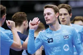  ?? BILD: KRISTER ANDERSSON ?? Warbergs Joel Birgersson gjorde det avgörande 7–6-målet mot Hovslätt i seriefinal­en.