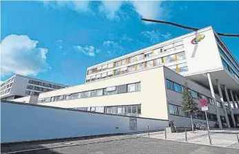  ?? FOTO: EICH ?? Empörung herrscht im Schwarzwal­d-Baar-Klinikum: Sozialmini­ster Manfred Lucha hat mitgeteilt, dass eine zeitnahe Belieferun­g mit Impfdosen für medizinisc­he Angestellt­e nicht vorgesehen ist.