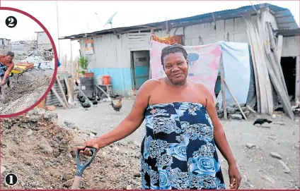  ?? Fotos: Valentina Encalada / EXTRA ?? 1. La mujer vive con dos hijas y una nieta en una pequeña casa de caña. 2. Ella, a punta de pala y carreta, ha rellenado el terreno para que en temporada de lluvia su vivienda no se inunde. 3. Vecinos suelen ayudarla porque sufre de un problema cardiaco.
1