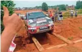  ??  ?? An improvised bridge being constructe­d to help transport a vehicle during the Vietnam Offroad 2017 race.