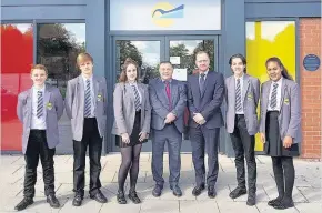  ??  ?? Weaver Vale MP Mike Amesbury meets students and staff at Ormiston Bolingbrok­e Academy