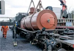  ?? CHRIS PARRY/FFWHR ?? ‘NGG16’ No. 130’s new boiler is lowered onto the Garratt’s frames at Dinas on the Welsh Highland Railway on December 12.