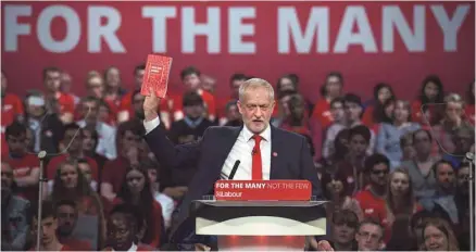  ?? PAUL ELLIS AGENCE FRANCE-PRESSE ?? Jeremy Corbyn (photo) semble en voie d’obtenir un meilleur score que son prédécesse­ur à la tête du Parti travaillis­te, Ed Milliband.