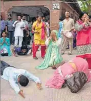  ?? HT FILE PHOTO ?? Asaram’s followers on the court premises during the trial in Jodhpur.