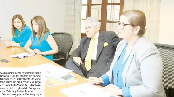  ??  ?? Desde la izquierda: Jennifer Zapata; Vanessa Alvarado, presidenta de SHRM en la Isla; el consultor senior en Compensaci­ón de Aon, Ramón Rivera Grau; y Eddaliz Berríos, consultora senior de Talento de Aon.