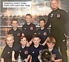  ?? ?? Stakeford Juniors’ Undereight­s with coach Alan Hogg