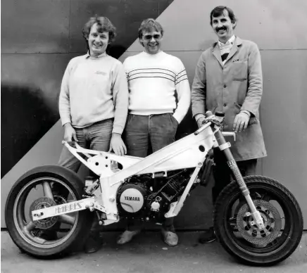  ??  ?? Right: The original Harris crew pose with their first alloy frame, made for Steve Parrish’s 1985 FZ750. Lester is on the right, with Stephen Bayford in the middle and Steve Harris on the left